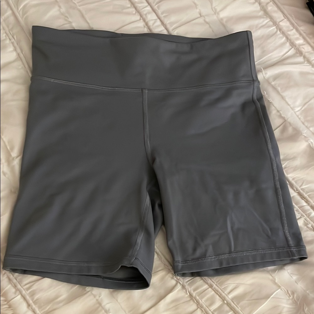 GapFit Blackout Gray Women's Bike Shorts
